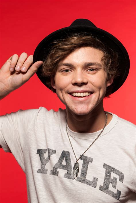 Ashton Irwin .